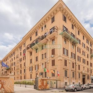 Daniela, Pied-A-Terre Al Vaticano